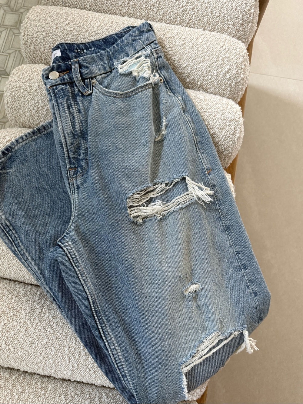 Good American Light Blue Distressed 90s Jeans